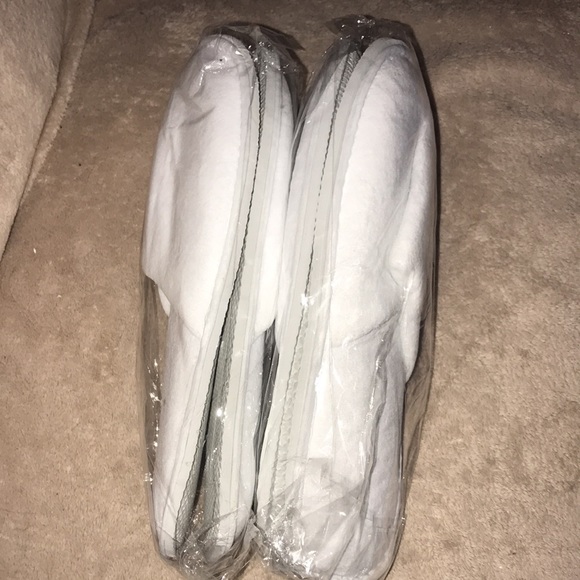 2 pairs White Spa slippers New in packaging His / Hers set - Picture 3 of 3